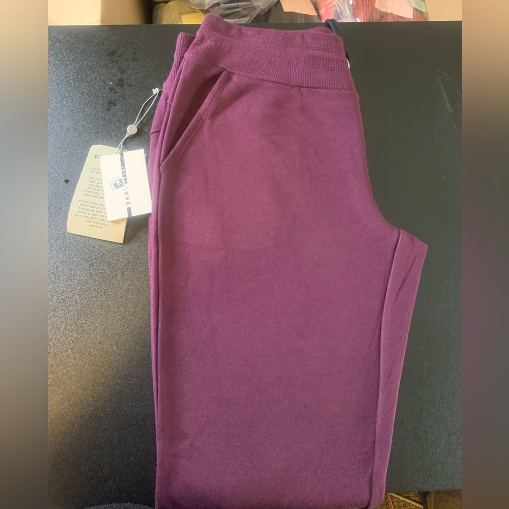 DKNY SWEATPANTS & BRA